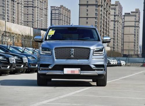 香港正版资料大全:租开宝马撞百万豪车